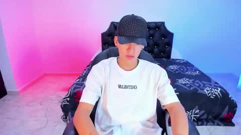 Snapshot of maxthomson_boy chatting on October 11, 7:40 pm MaxThomson online show from October 11, 7:40 pm