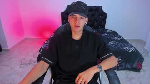 Snapshot of maxthomson_boy chatting on October 16, 9:34 pm MaxThomson online show from October 16, 9:34 pm