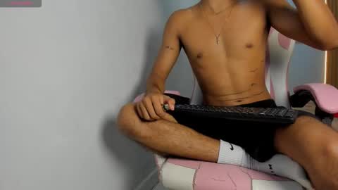 Snapshot of maxvibe420 chatting on October 1, 1:59 pm maxvibe420 online show from October 1, 1:59 pm