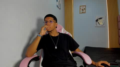 Snapshot of maxvibe420 chatting on October 7, 1:37 pm maxvibe420 online show from October 7, 1:37 pm