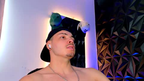 MAX online show from November 4, 6:31 pm