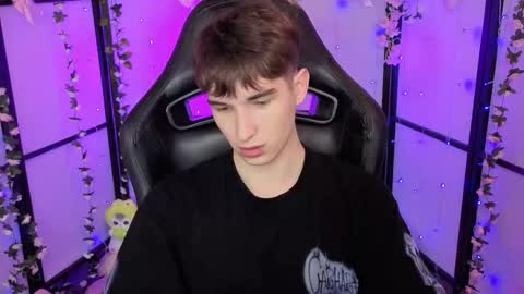 Max online show from November 25, 12:40 pm