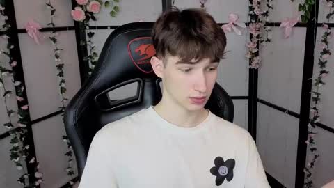 Max online show from November 29, 8:44 pm