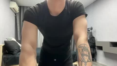 Max online show from April 18, 7:58 pm