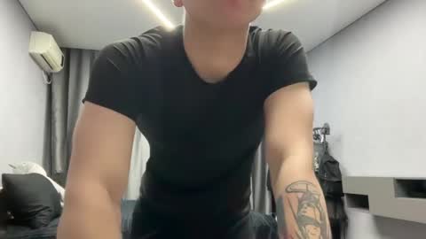 Max online show from April 18, 5:14 pm