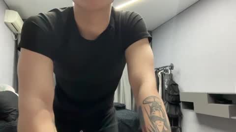 Max online show from April 18, 7:07 pm