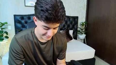 Snapshot of maxxicruz chatting on October 14, 3:24 am Maxxi online show from October 14, 3:24 am