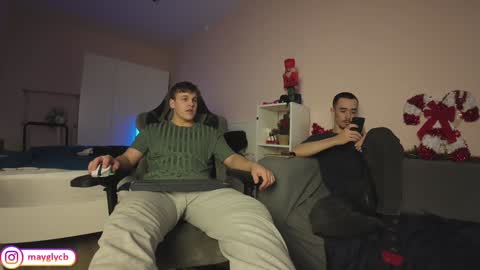 Snapshot of maygly chatting on January 10, 11:43 am Slava and Alextatto online show from January 10, 11:43 am