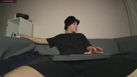 Snapshot of maygly chatting on December 10, 6:38 pm Slava and Alextatto online show from December 10, 6:38 pm