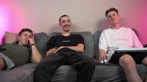 Snapshot of maygly chatting on January 5, 10:10 am Slava and Alextatto online show from January 5, 10:10 am
