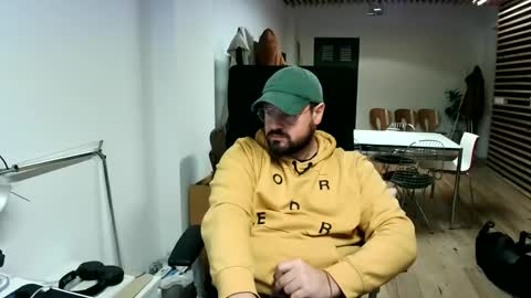 Snapshot of maythe4bwu chatting on December 19, 4:46 pm maythe4bwu online show from December 19, 4:46 pm
