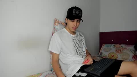 mcloviin_ online show from February 10, 7:57 am