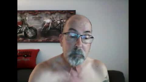 me at home online show from April 29, 9:32 pm