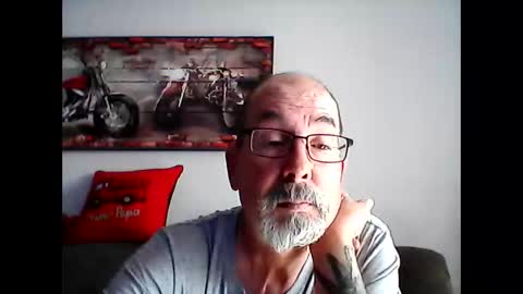 me at home online show from May 10, 12:28 pm