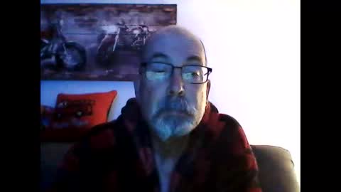 me at home online show from May 3, 10:07 am