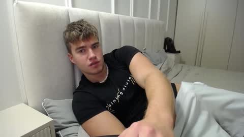 Max online show from October 21, 9:28 pm