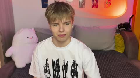 Arthur online show from April 26, 9:22 pm