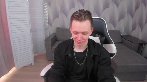 MEVERIK OUSHEN online show from April 11, 12:52 pm