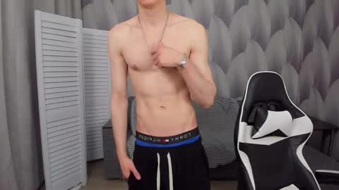 MEVERIK OUSHEN online show from April 19, 7:16 pm