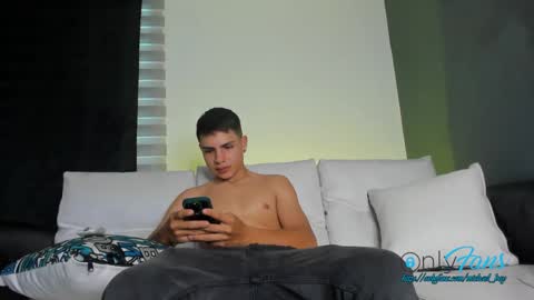 Snapshot of michael_boy88_ chatting on September 24, 9:46 pm Michael Boy online show from September 24, 9:46 pm