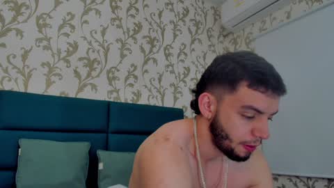 Snapshot of michael_magno chatting on December 20, 1:43 pm Michael Stevens online show from December 20, 1:43 pm