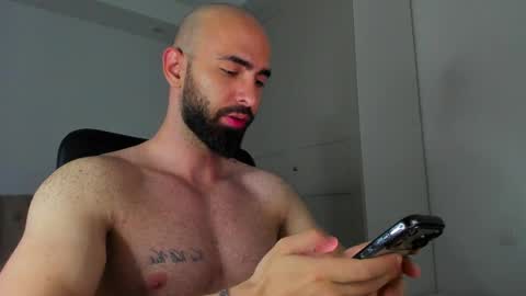 MichaelEvansx online show from April 30, 10:36 pm