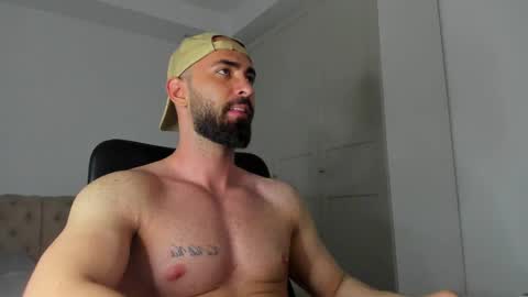 MichaelEvansx online show from April 27, 9:20 pm