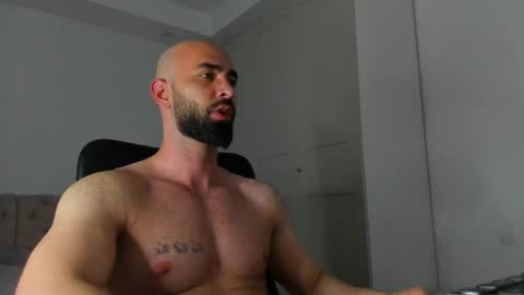 MichaelEvansx online show from April 28, 8:57 pm