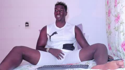 Snapshot of michaell_james chatting on December 10, 11:00 pm Michaell online show from December 10, 11:00 pm