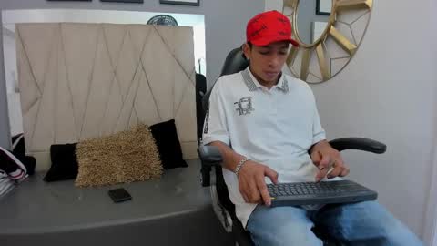 mickey online show from September 21, 7:25 pm