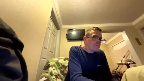 Snapshot of mickymu chatting on February 19, 4:44 am mickymu online show from February 19, 4:44 am