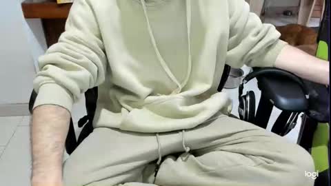 microfama00 online show from April 20, 7:22 am