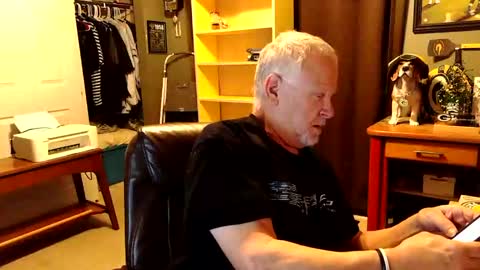 Snapshot of midwestdad09 chatting on September 29, 10:57 am midwestdad09 online show from September 29, 10:57 am