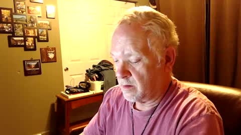 Snapshot of midwestdad09 chatting on October 5, 10:08 am midwestdad09 online show from October 5, 10:08 am