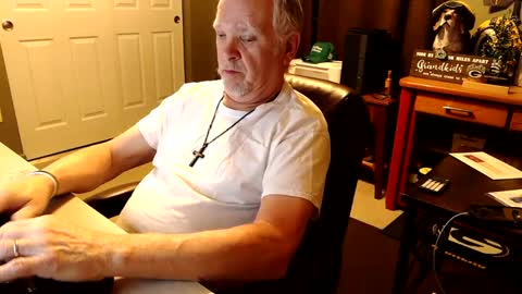 Snapshot of midwestdad09 chatting on October 13, 10:32 am midwestdad09 online show from October 13, 10:32 am