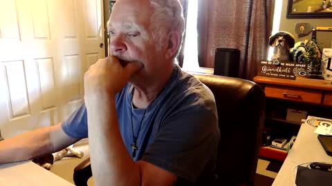 Snapshot of midwestdad09 chatting on October 8, 6:56 pm midwestdad09 online show from October 8, 6:56 pm