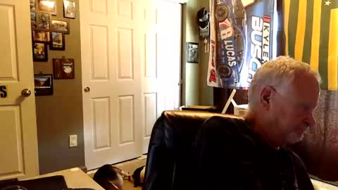 Snapshot of midwestdad09 chatting on September 26, 6:27 pm midwestdad09 online show from September 26, 6:27 pm