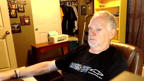 Snapshot of midwestdad09 chatting on September 30, 1:58 pm midwestdad09 online show from September 30, 1:58 pm