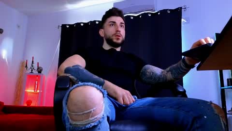 MightyAaron online show from April 7, 4:56 am