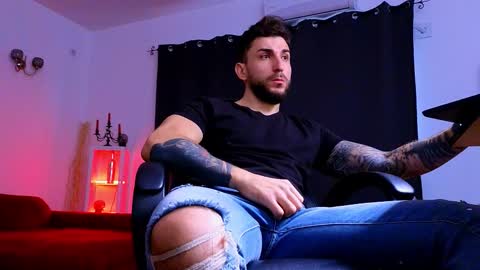 MightyAaron online show from November 19, 7:19 am