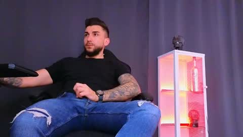Snapshot of mightyaaron chatting on February 18, 5:53 am MightyAaron online show from February 18, 5:53 am