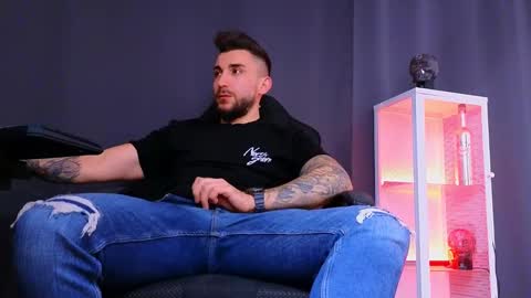 Snapshot of mightyaaron chatting on February 24, 3:31 pm MightyAaron online show from February 24, 3:31 pm