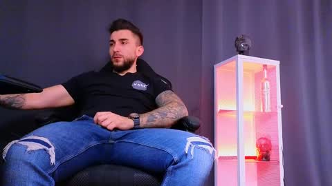 Snapshot of mightyaaron chatting on March 5, 4:35 pm MightyAaron online show from March 5, 4:35 pm