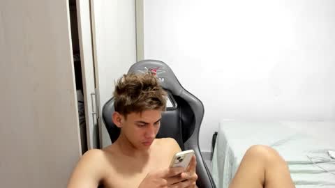 Snapshot of miguel_hz chatting on October 27, 2:30 pm Miguel Hernandez online show from October 27, 2:30 pm