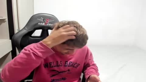 Snapshot of miguel_hz chatting on October 17, 11:25 am Miguel Hernandez online show from October 17, 11:25 am