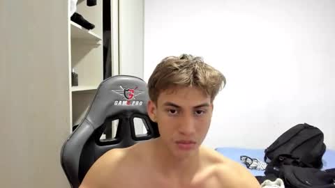 Snapshot of miguel_hz chatting on November 1, 11:09 pm Miguel Hernandez online show from November 1, 11:09 pm