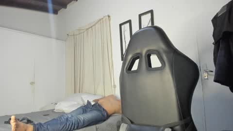 Snapshot of miguel_hz chatting on February 8, 4:14 am Miguel Hernandez online show from February 8, 4:14 am