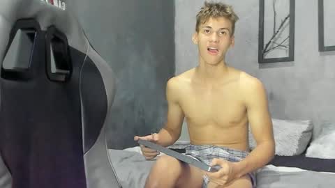 Snapshot of miguel_hz chatting on December 2, 8:42 pm Miguel Hernandez online show from December 2, 8:42 pm