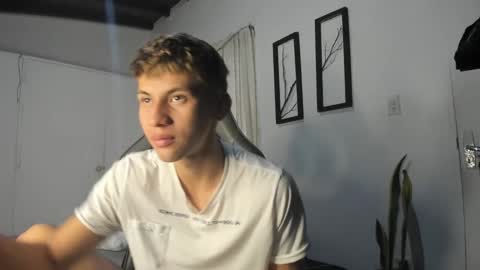 Snapshot of miguel_hz chatting on February 3, 9:07 pm Miguel Hernandez online show from February 3, 9:07 pm