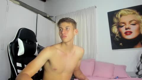 Snapshot of miguel_hz chatting on December 7, 8:16 pm Miguel Hernandez online show from December 7, 8:16 pm